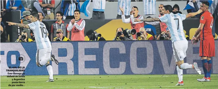  ?? FOTOS: AGENCIAS ?? el gol de la tranquilid­ad Ever Banega ya definió de zurda y Argentina ponía tierra de por medio...