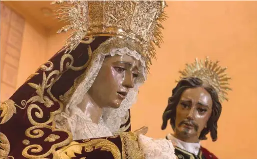  ??  ?? Virgen de la Amargura y San Juan.