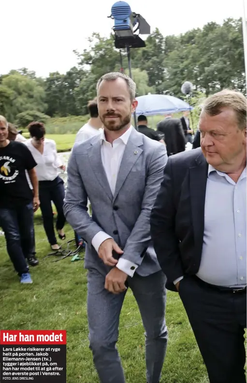  ?? FOTO: JENS DRESLING ?? Har han modet
Lars Løkke risikerer at ryge helt på porten. Jakob Ellemann-Jensen ( tv.) tygger i øjeblikket på, om han har modet til at gå efter den øverste post i Venstre.