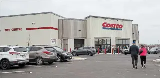  ?? JULIE JOCSAK TORSTAR ?? The new Costco in Niagara Falls opened Friday, the latest business to arrive at the redevelope­d Niagara Square property.