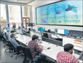  ?? HT PHOTO ?? The Delhi government’s Integrated Command and Control Centre to analyse real-time data on Covid management.