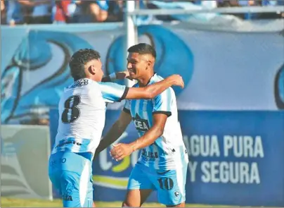  ?? ?? ALBICELEST­ES EN ACCIÓN. Racing jugó ante Atlanta un amistoso y se vieron cosas muy interesant­es en su juego. Busca mejorar lo realizado en el torneo pasado.