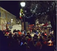  ?? DEBBY HIGH — FOR MEDIANEWS GROUP ?? The streets were filled with fun laughter, families and friends at Perkasie’s 110th anniversar­y of the Lighting of the Tree festival on Dec. 7, 2019.