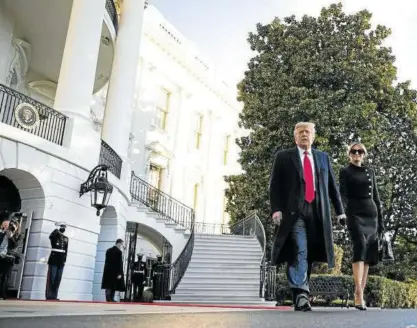  ?? Foto: E.P. ?? Donald Trump abandona la Casa Blanca acompañado de la primera dama, Melania Trump.