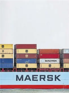  ?? Getty Images ?? Die Engpässe in der Logistik, die der Wirtschaft Probleme bereiten, sind für Reedereien wie A. P. Moeller-Maersk ein reiner Geldsegen. Für Aktionäre auch.