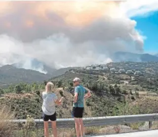  ?? // JESÚS MÉRIDA ?? El incendio ha calcinado esta vez 3.500 hectáreas en Málaga