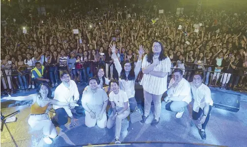  ??  ?? Bringing the Limasawa Street album tour to Ayala Center Cebu