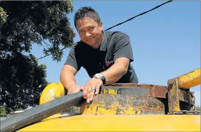  ?? Picture: FREDLIN ADRIAAN ?? LIQUID GOLD: Gregory Adams is giving free water to the municipali­ty to fill its swimming pools