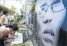  ?? Alex Hofford European Pressphoto Agency ?? A MAKESHIFT shrine in Hong Kong honors Liu, who died Thursday in China.