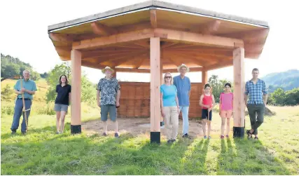  ?? ?? Volunteers Andrew Thompson, Anita Spurway, Derek Robertson, Frances and Gareth Carnie, Robin and Iona Perez Reid and James Reid of Comrie Woodland Group, pictured previously