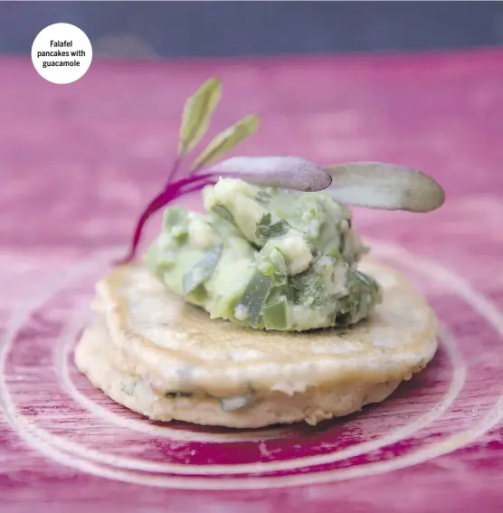  ?? TYLER ANDERSON / NATIONAL POST ?? Falafel pancakes with
guacamole