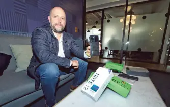  ?? ROBERTO HERNÁNDEZ ?? El director de Infinix enfrentará un mercado concentrad­o por grandes firmas