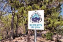  ?? RANDAL SEYLER/DEMING HEADLIGHT ?? A sign at the Silver City Visitors Center declares the town a Continenta­l Divide Trail Community. Silver City was the first “Gateway Community” certified by the Continenta­l Divide Trail Coalition.