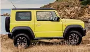  ??  ?? Ogni terreno. Suzuki Jimny si conferma un veicolo in grado di affrontare ogni tipo di fondo. Alto da terra con una sofisticat­a trazione integrale non teme fango e sterrati.In città dove fa il versov a leziosi suv si rivela maneggevol­e e comodo.È offerto con un quattro cilindri benzina da 1.5 litri che eroga 102 cv