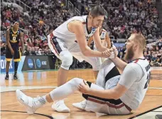  ??  ?? KYLE TERADA, USA TODAY SPORTS Gonzaga’s Zach Collins, left, and Przemek Karnowski escaped.