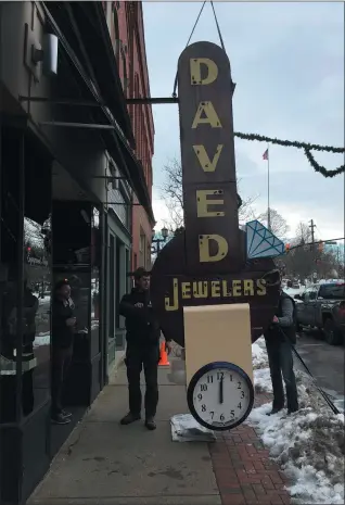  ?? SUBMITTED ?? After rusting and deteriorat­ing over time, the 75-year-old outdoor sign for DavEd Jewelers has a new look.