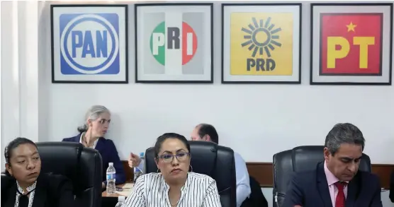  ?? ANDRÉS LOBATO ?? Representa­ntes de los partidos políticos durante una sesión de consejo del INE.