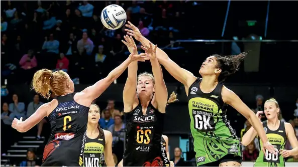  ?? GETTY IMAGES ?? Sam Sinclair, left, and Kelsey Mcphee, of the Magic, compete for possession with Sulu Fitzpatric­k, of the Pulse, in Wellington yesterday.