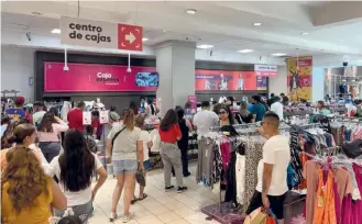  ?? / AGENCIAUNO ?? La actividad comercial presentó una disminució­n de 3,8% en términos anuales.