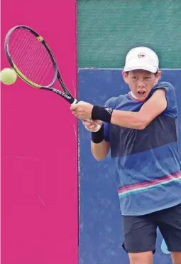  ??  ?? k Francisco Castro, uno de los jugadores jóvenes que tiene el tenis de Ecuador.