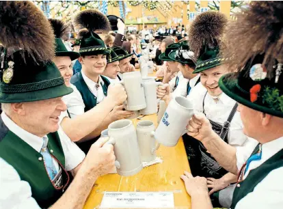  ??  ?? Die Bayern haben den Wert der EU-Gütesiegel erkannt und das „Oktoberfes­tbier“als geschützte Marke
eingereich­t. Bayerische­s Bier und Münchener Bier sind schon länger EU-Marken.