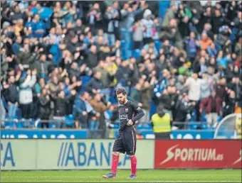  ?? OCTAVIO PASSOS / GETTY ?? Lionel Messi, con gesto serio, durante el partido de ayer en Riazor