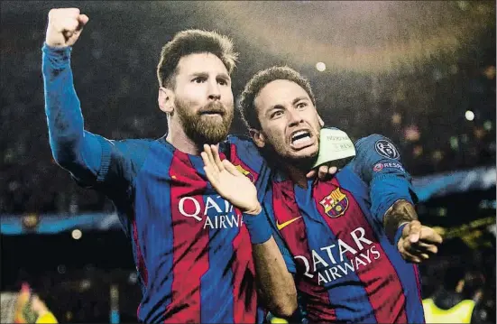  ?? CÉSAR RANGEL ?? Messi i Neymar celebren amb la grada del Camp Nou la remuntada davant el PSG en els vuitens de final de la passada Lliga de Campions