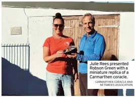  ?? CARMARTHEN CORACLE AND NETSMEN’S ASSOCIATIO­N ?? Julie Rees presented Robson Green with a miniature replica of a Carmarthen coracle.