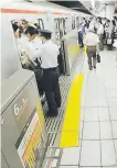  ?? |EFE ?? El metro de Tokio es famoso por sus vagones atestados de gente