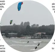  ?? Photo / Peter de Graaf ?? Kitesurfer­s were out in Paihia yesterday.