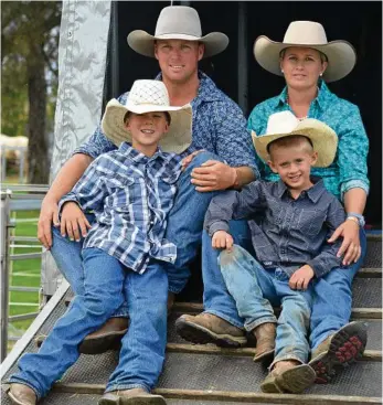  ?? PHOTOS: ANDREA DAVY ?? TOP WEEKEND: Nicholas Ward and Nikki Wollens with youngsters Dustin and Keith Hirsch at the Rathdowney Memorial Campdraft.