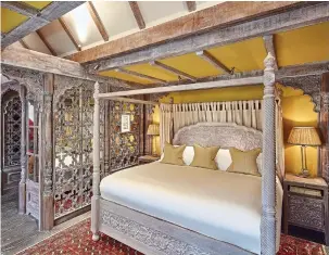  ?? ?? Luxurious: Jali fretwork and a four-poster in the King’s Lodge