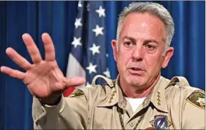  ??  ?? Sheriff Joseph Lombardo vindt het moeilijk te geloven dat Stephen Paddock in zijn eentje handelde.