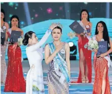  ?? FOTO: LY VO PHU HUNG/MISS SEA AND ISLAND VIETNAM 2022/DPA ?? Dinh Nhu Phuong wurde in Ha Long City zur „Miss Sea and Island Vietnam 2022“gekrönt.