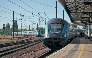  ?? TONY WINWARD ?? TransPenni­ne Express ‘Nova’ sets meet at York on July 14 as (left) ‘Nova 1’ No. 802202 approaches from Newcastle as an unidentifi­ed loco-hauled ‘Nova 3’ waits at the Scarboroug­h platform.