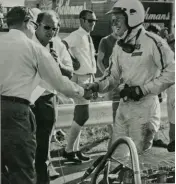  ??  ?? Above: Winners are grinners! Mcrae after winning the Surfers Paradise Tasman race, February 1970