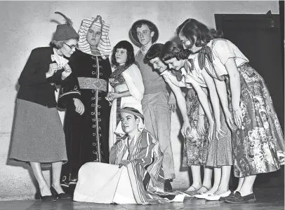  ??  ?? The Beethoven Club Junior operetta, "The Riddle of Isis," is presented in February 1951 at the Memphis Little Theatre. Top roles are played by James Crow (Seated) of Messick and standing from Left: Theresa Steuterman of Bellevue, Bill Biggs Jr. of East high, Mary Ann Hunter of Snowden, George Hearn Jr. of Central, Jackie Alper of East High, Jane Smalley of Fairview and Margaret Rose Capece of St. Agnes. RUDOLPH VETTER/THE COMMERCIAL APPEAL