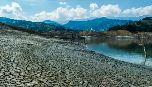  ?? ?? Tanto Colombia como Ecuador dependen sobremaner­a de la energía hidroeléct­rica.
Imagen: Jhojan Hilarion/AFP/Getty Images