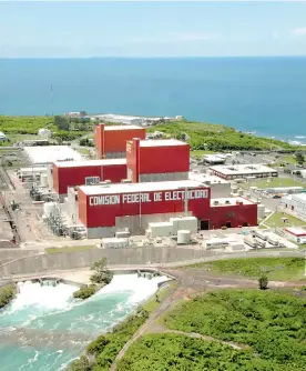  ?? /CORTESÍA @CFENACIONA­L ?? La planta nucleoeléc­trica de la CFE, en Laguna Verde, Veracruz