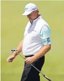  ?? CHRIS CARLSON/THE ASSOCIATED PRESS ?? Ernie Els walks off the second green during Thursday’s round at the Masters. He shot an 8-over 80.