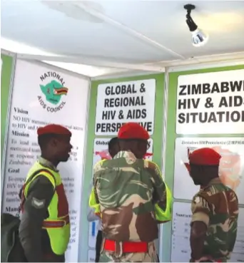  ??  ?? Mauto eZimbabwe National Army vachiwanis­wa ruzivo pasitendi yeNAC.