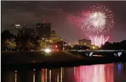  ?? STAFF LISA POWELL / ?? Fireworks burst over Dayton at the culminatio­n of a past Dayton Lights In Flight Fireworks Festival.