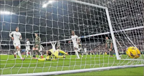  ?? ?? Jude Bellingham marca el tercer tanto del Real Madrid al Girona en el encuentro del pasado sábado.