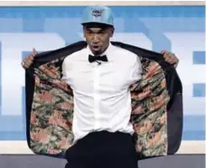  ?? FRANK FRANKLIN II/THE ASSOCIATED PRESS ?? Kentucky’s Malik Monk reacts in style after being selected by the Charlotte Hornets at No. 11 in Thursday night’s NBA draft in Brooklyn.