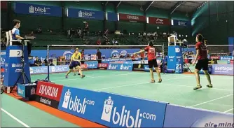  ?? DJARUM FOR JAWA POS ?? REGENERASI: Suasana pertanding­an Blibli.com Li Ning Superliga Junior Badminton 2016 di GOR Djarum, Magelang, kemarin.