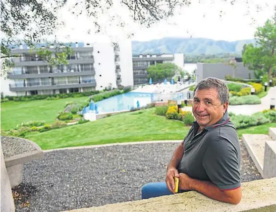  ?? JAVIER FERREYRA ?? VECINO. Eduardo Baudo, presidente de Grupo Veneto, vive en Veneto Village, el complejo que desarrolló junto su socio, Martín Palmero, en Villa Parque Síquiman.