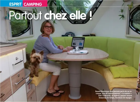  ??  ?? Quand Dominique Bourbonnai­s parle de sa caravane, elle dit instinctiv­ement « la maison ». Elle l’a décorée, et espère y passer encore beaucoup de temps, heureuse de voyager.