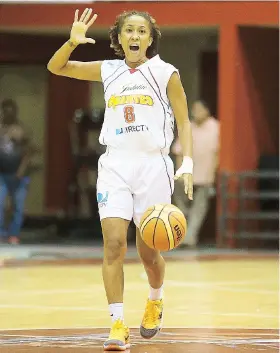  ??  ?? La estelar armadora, Carla Cortijo, reapareció anoche en el primer partido de las campeonas Gigantes, después de abandonar el Equipo