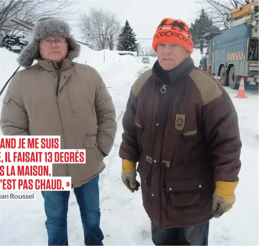  ??  ?? Réjean Roussel et son voisin Léopold Guérard, du secteur Vanier, à Québec, ont passé deux nuits sans électricit­é.