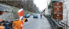  ?? Foto: Christian Rudnik ?? Es gibt Pläne, auf der Neuen Bergstraße bergaufwär­ts einen Schutzstre­ifen für Radfahrend­e zu einzuricht­en.